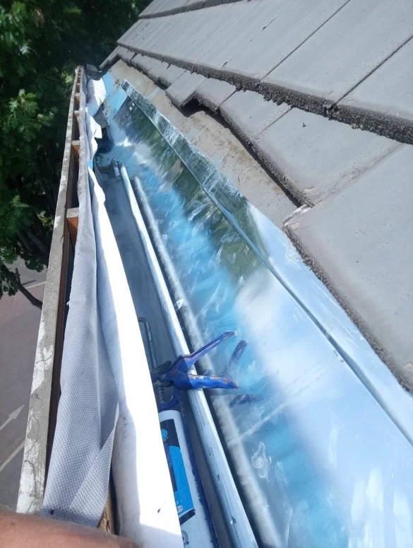 Pose de Gouttière Zinc & PVC en Essonne